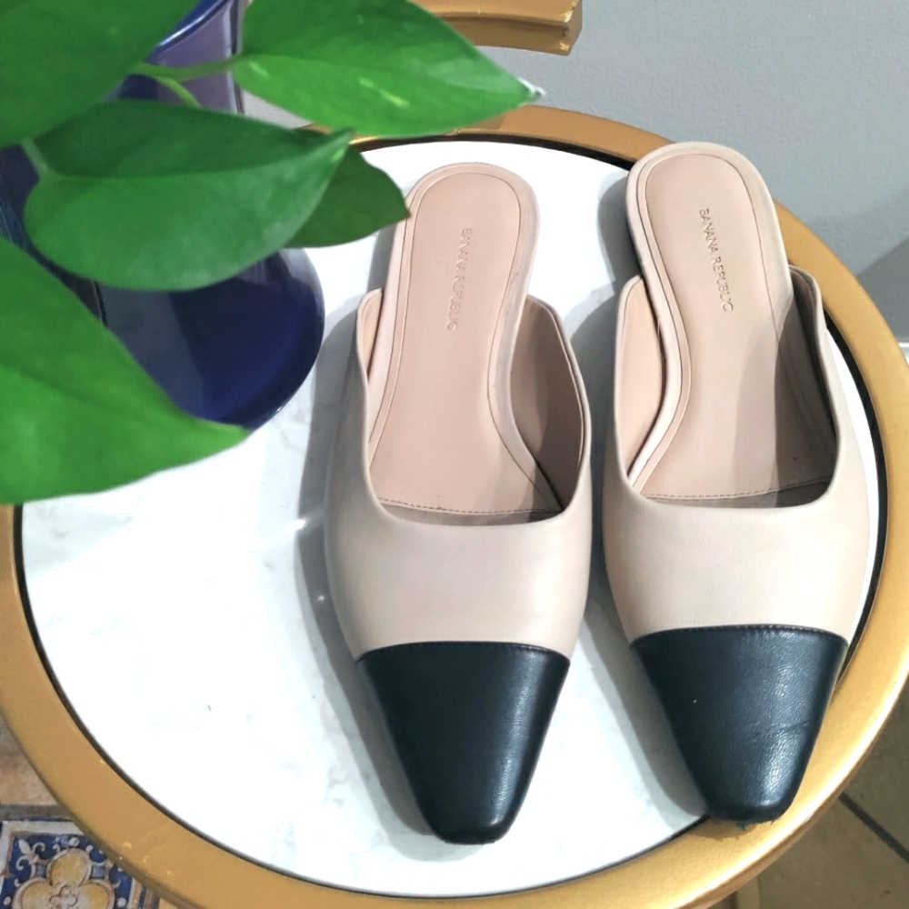 Banana Republic flats m u l e s